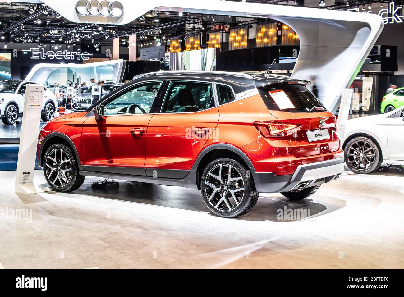 Bruxelles, Belgique, Jan 09, 2020: Siège rouge métallique New Arona FR au salon automobile de Bruxelles, produit par SIÈGE constructeur automobile espagnol Banque D'Images