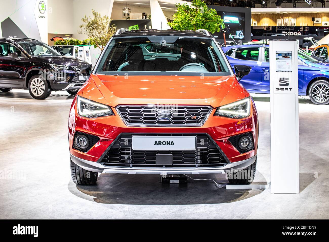 Bruxelles, Belgique, Jan 09, 2020: Siège rouge métallique New Arona FR au salon automobile de Bruxelles, produit par SIÈGE constructeur automobile espagnol Banque D'Images