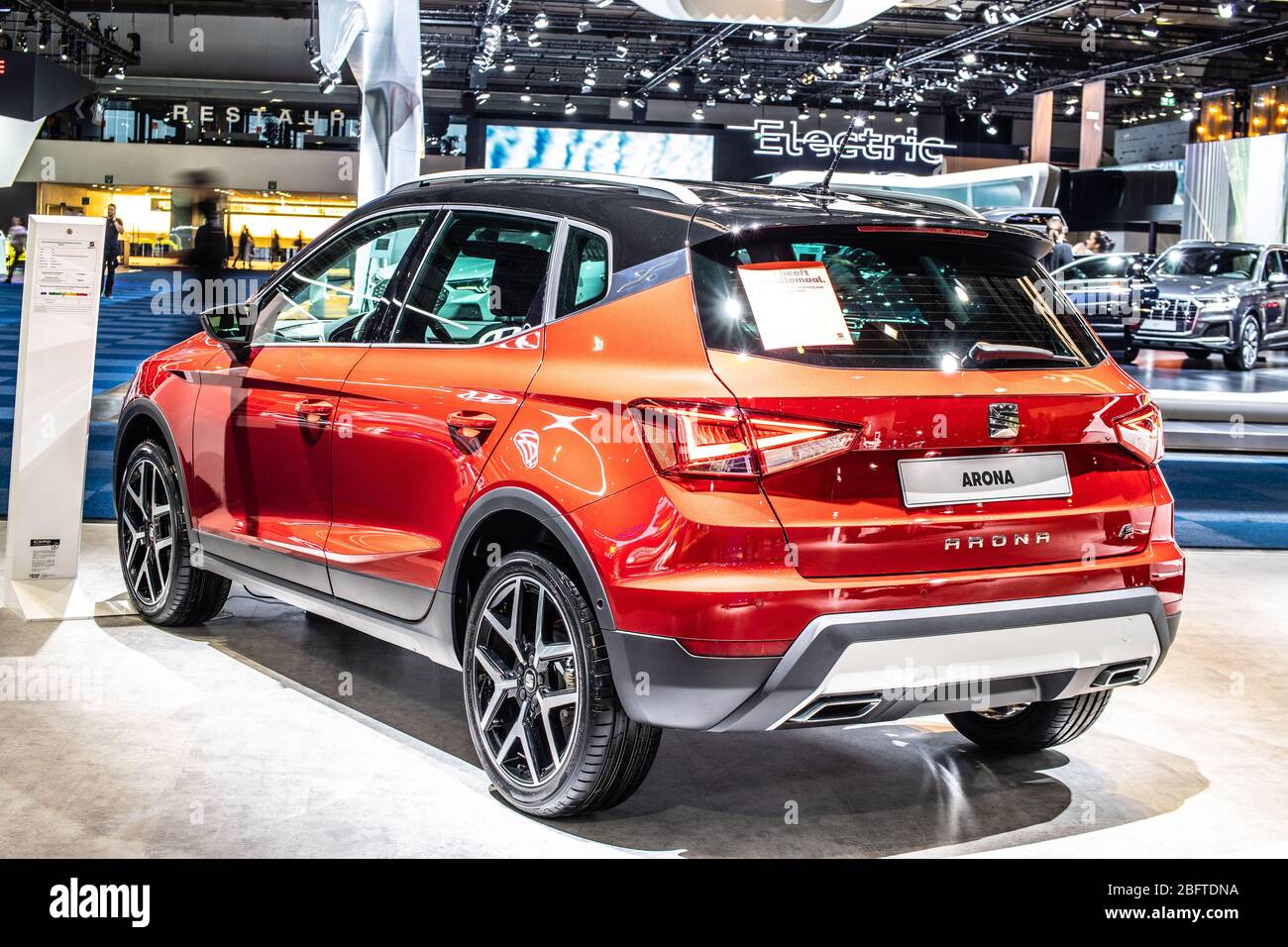Bruxelles, Belgique, Jan 09, 2020: Siège rouge métallique New Arona FR au salon automobile de Bruxelles, produit par SIÈGE constructeur automobile espagnol Banque D'Images