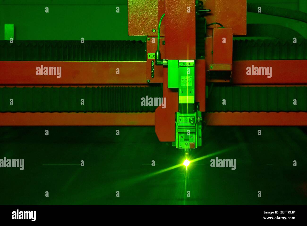 Le laser, la tôle est coupée au laser, Suisse Banque D'Images