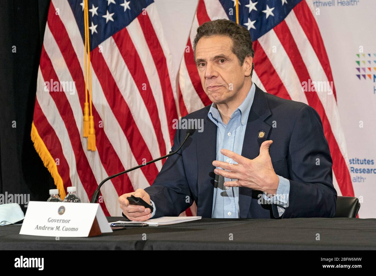 NEW YORK, NY - 19 AVRIL 2020: Le gouverneur de New York, Andrew Cuomo, fait son exposé quotidien à la presse sur la crise du covid-19. Banque D'Images