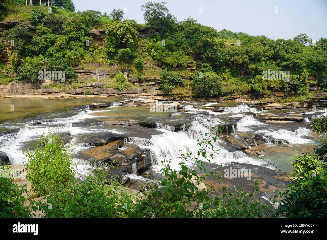 Cascade de Beauti dans la rivière qui coule une eau douce Banque D'Images