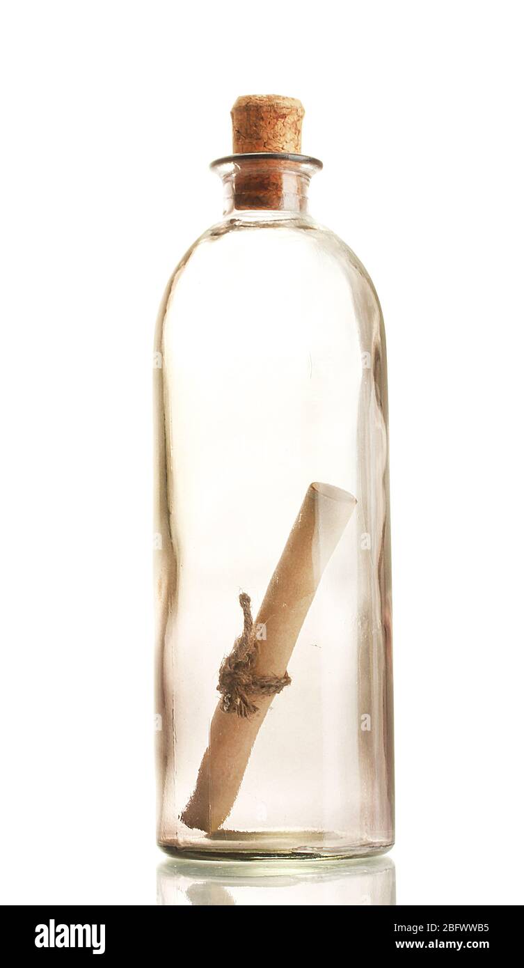 Bouteille en verre avec note à l'intérieur isolée sur blanc Banque D'Images
