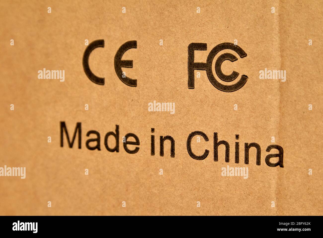 fabriqué en chine sur une boîte en carton avec marquage ce et marquage fcc sur une expédition de chine Banque D'Images