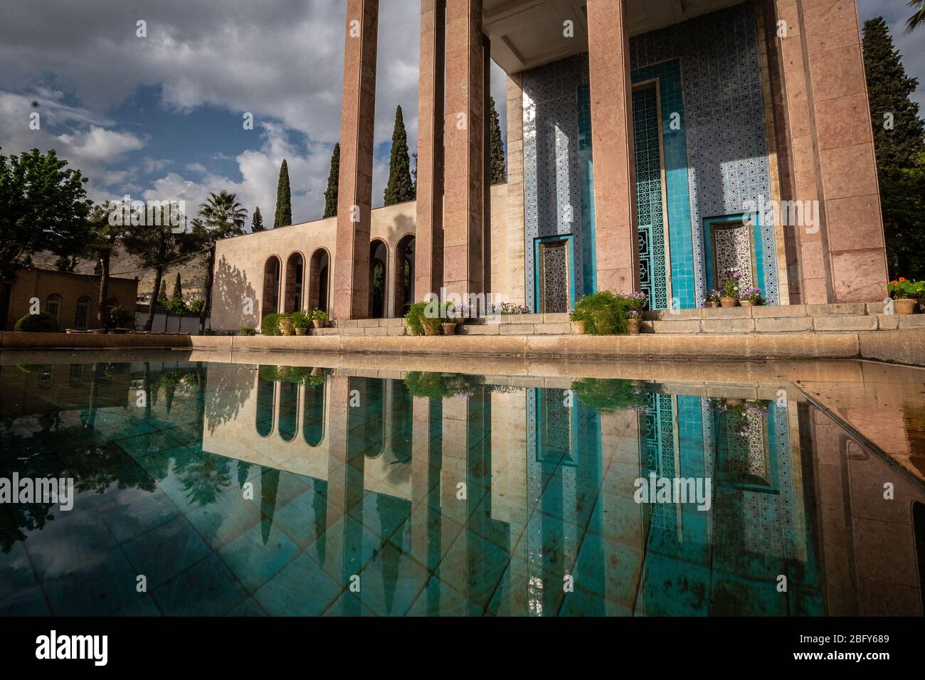 La tombe de Saadi, connue sous le nom de Saadie (Perse: سعدیه‎), est une tombe et un mausolée dédiés au poète persan Saadi dans la ville iranienne de Shiraz. Banque D'Images