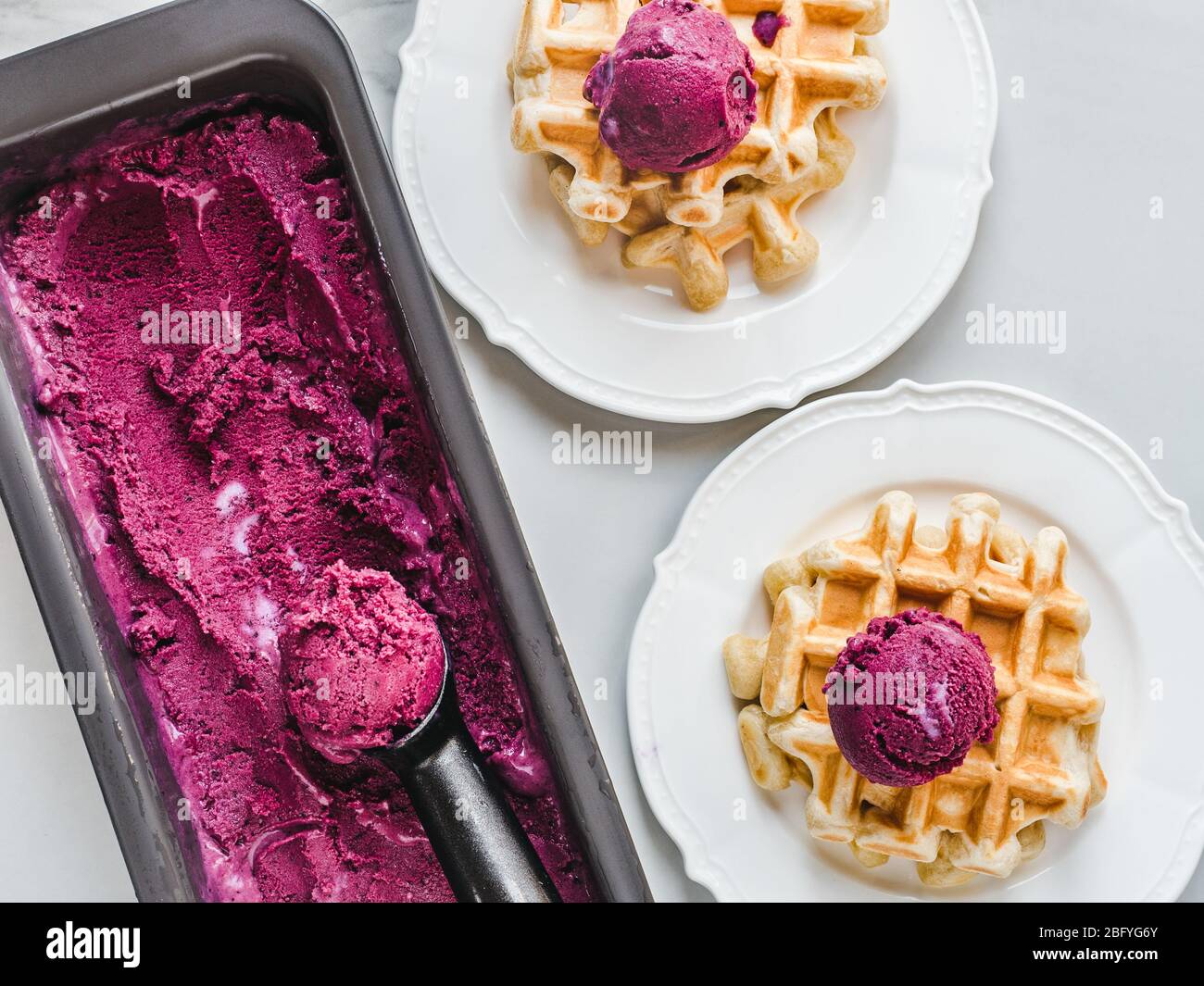 Glace et gaufres parfumées. Gros plan Banque D'Images