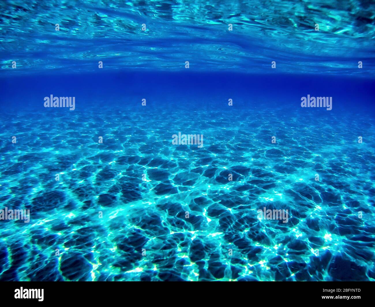 Modèle de conception marine abstrait.Bleu océan profond. Sous la mer. Banque D'Images
