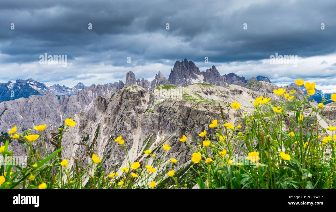 Cadini et Marmole montagnes, Italie. Vue magnifique sur les Dolomiti de Tre cime di Lavaredo, Italie Banque D'Images