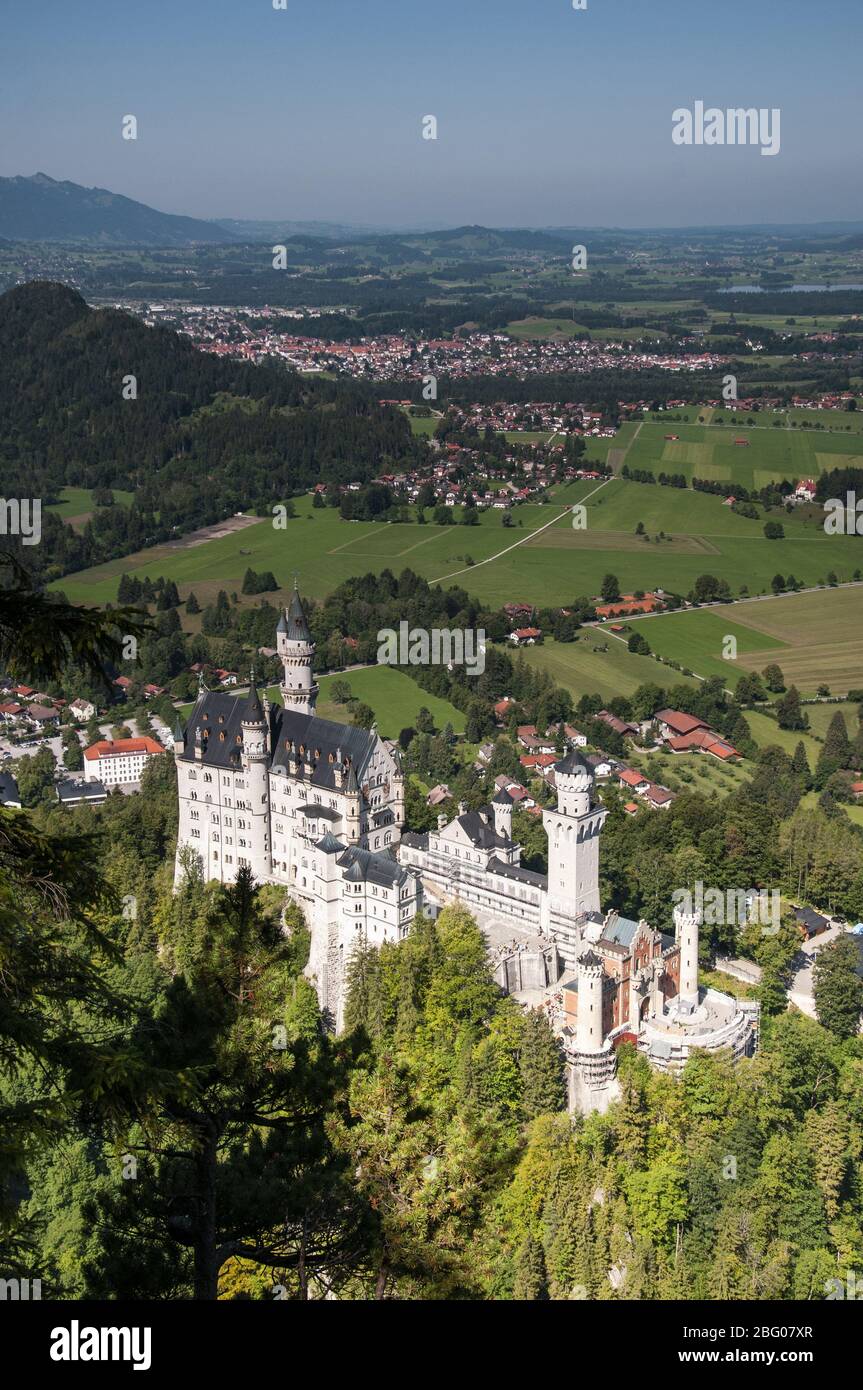 Vue à partir de la monter au château de Neuschwanstein, le Tegelberg en arrière-plan à droite de l'Forggensee, sur la gauche, Füssen Schwangau près de Füssen, Banque D'Images