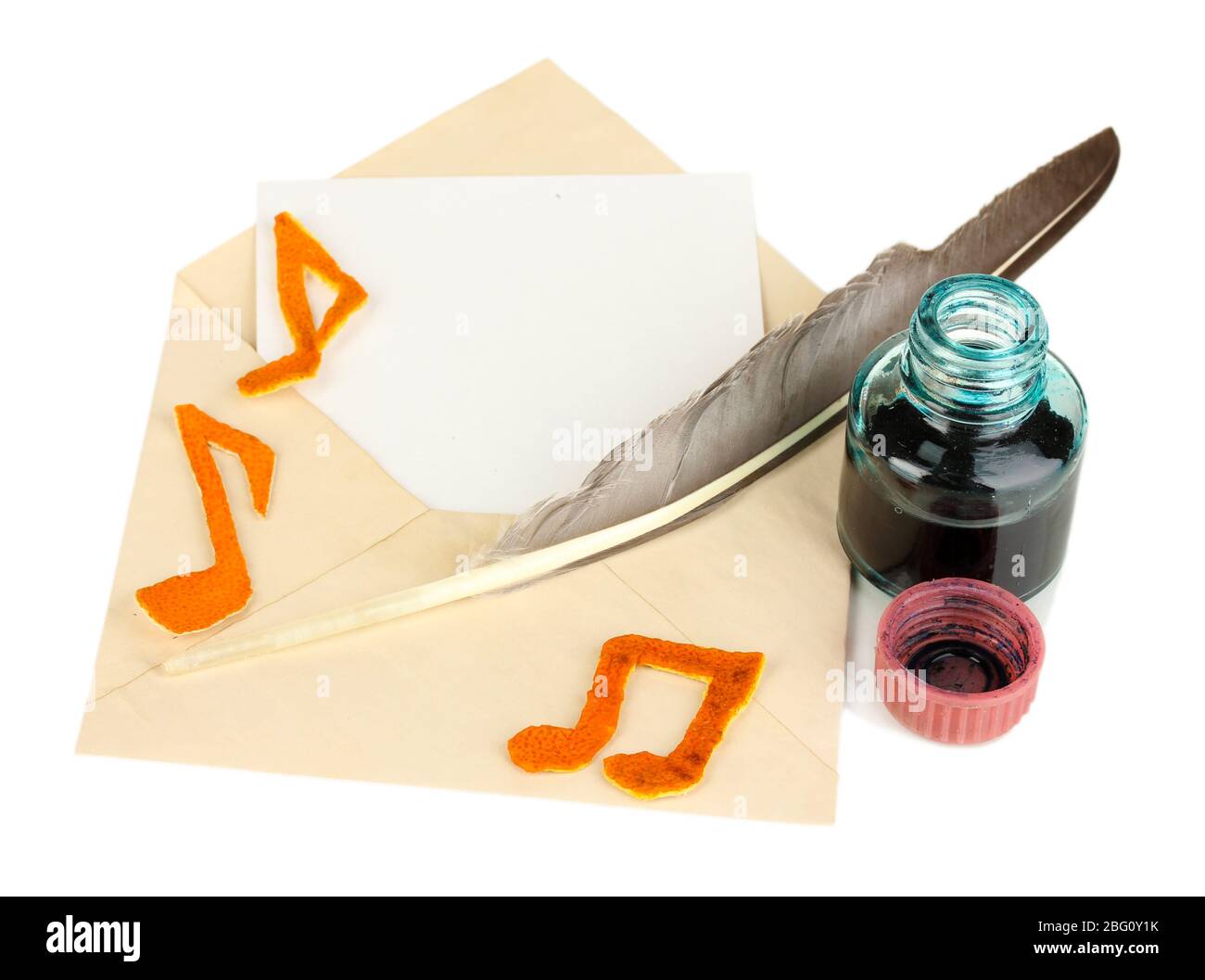 Ancienne enveloppe avec du papier vierge isolé sur blanc Banque D'Images