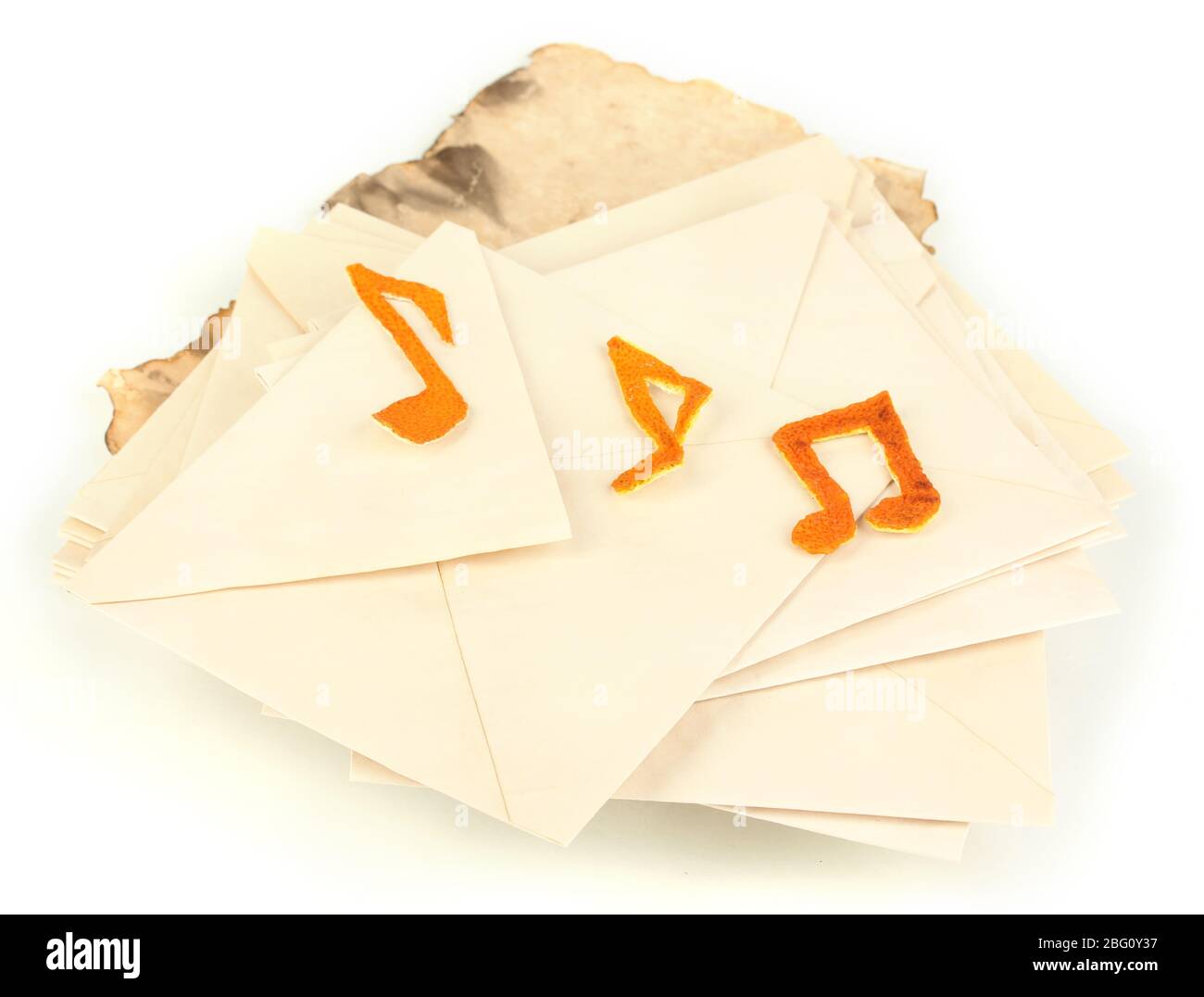 Pile de vieilles lettres isolées sur blanc Banque D'Images