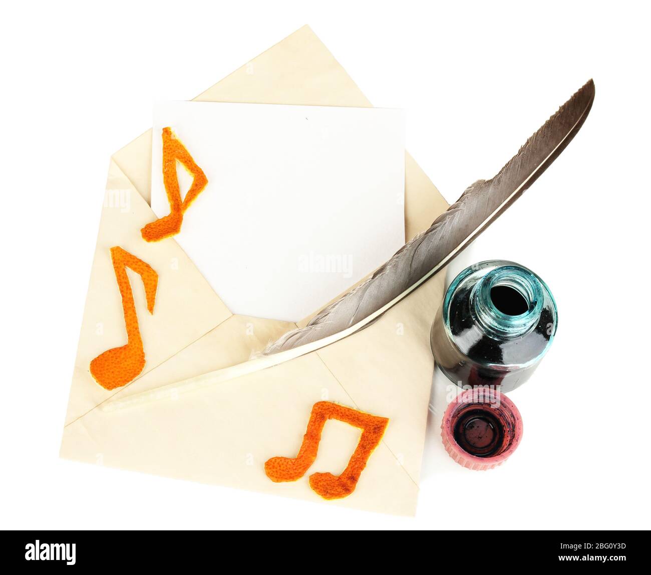 Ancienne enveloppe avec du papier vierge isolé sur blanc Banque D'Images