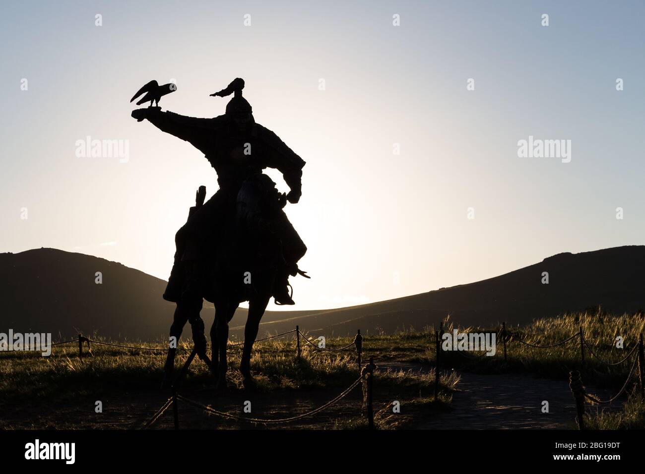 Statue de guerrier mongol au crépuscule - complexe de statue de Gengis Khan, Mongolie Banque D'Images