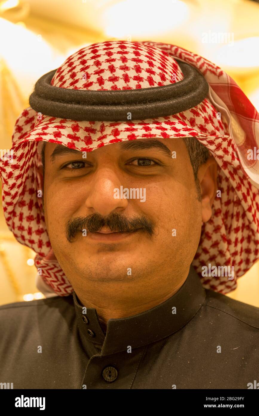 Portret d'homme portant une adresse traditionnelle, Arabie Saoudite Banque D'Images