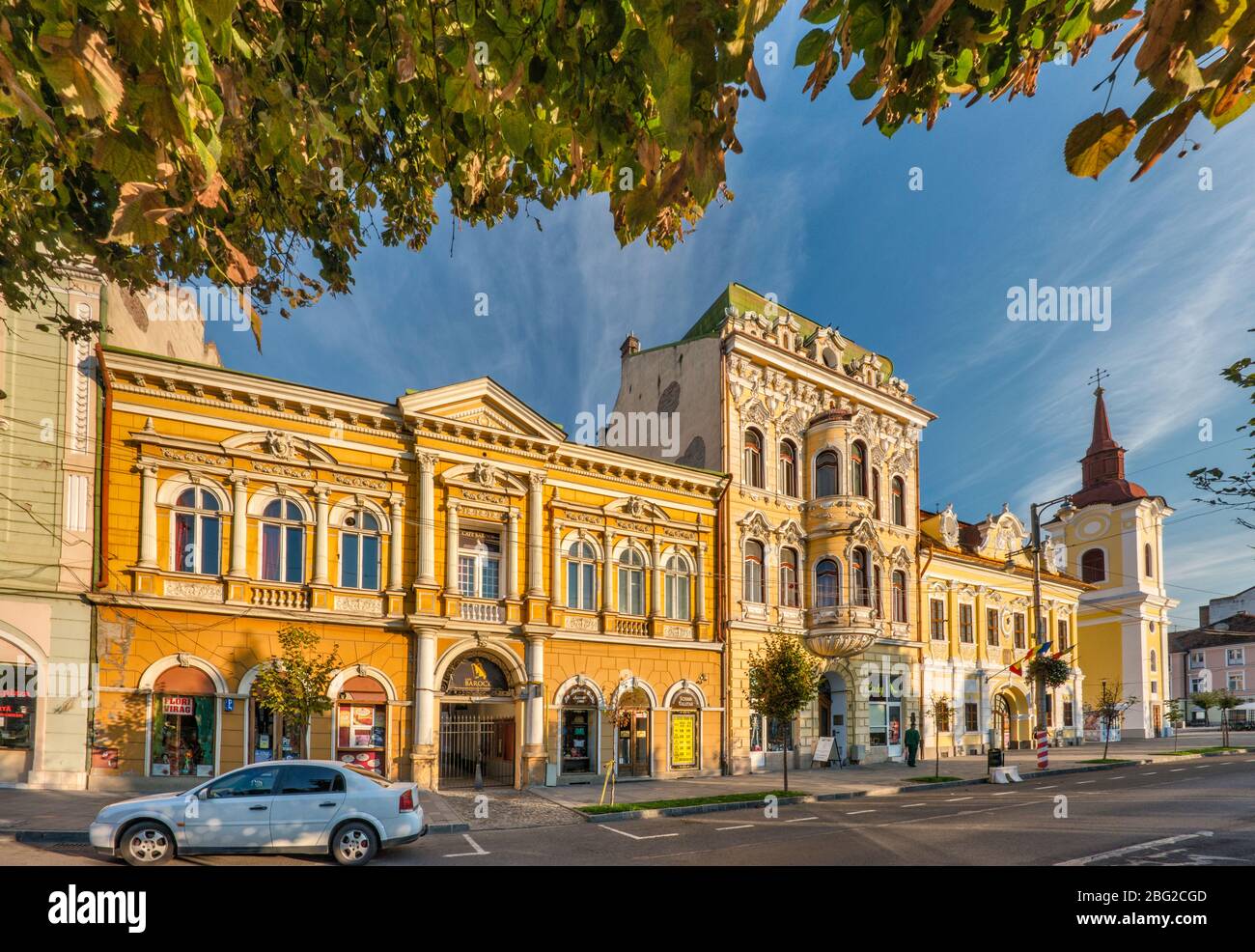 Bâtiments historiques à Piata Trandafirilor, place centrale à Targu Mures, Szekely Land, Mures County, Transylvanie, Roumanie Banque D'Images