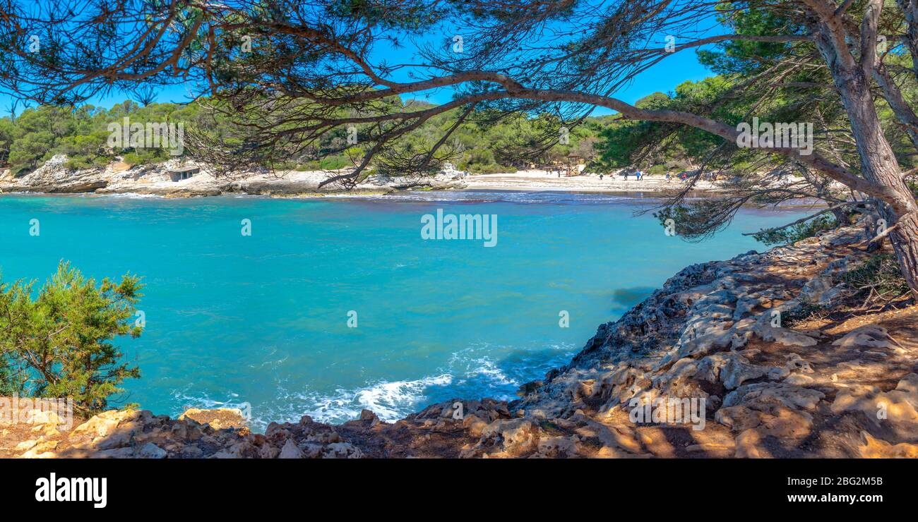 Vue sur la plage de Cala Turqueta à Minorque, îles Baléares, Espagne Banque D'Images