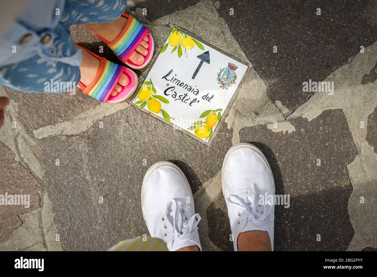 LIMONE SUL GARDA, ITALIE - 07 AOÛT 2019: Signpost au musée Lemon House Banque D'Images