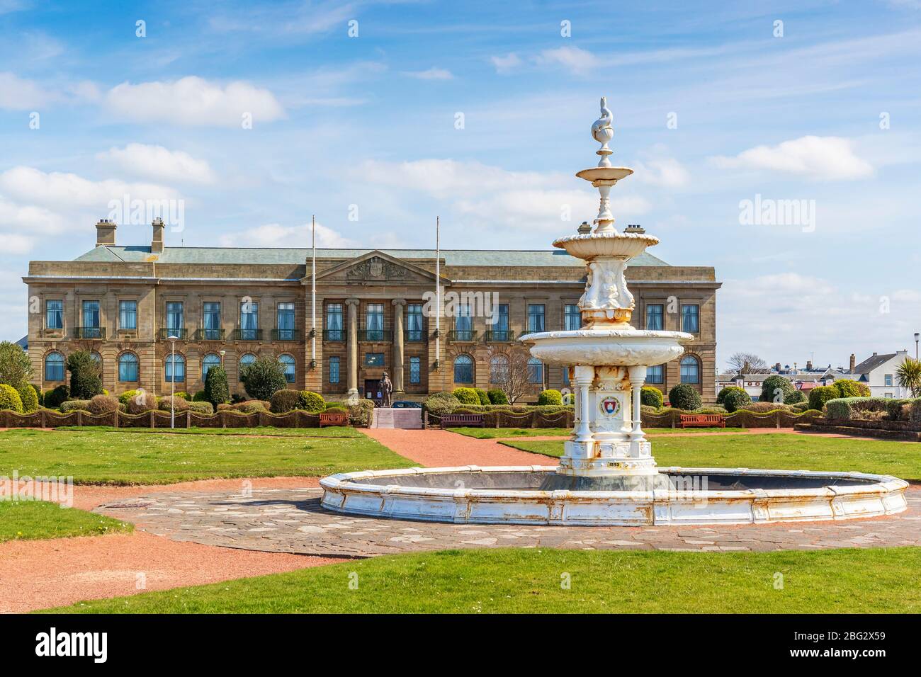 Les bâtiments du comté d'Ayr, le conseil municipal, les principaux bureaux du conseil du comté d'Ayr et Steven Fountain, Ayr, Ayrshire, Écosse, Royaume-Uni. Banque D'Images