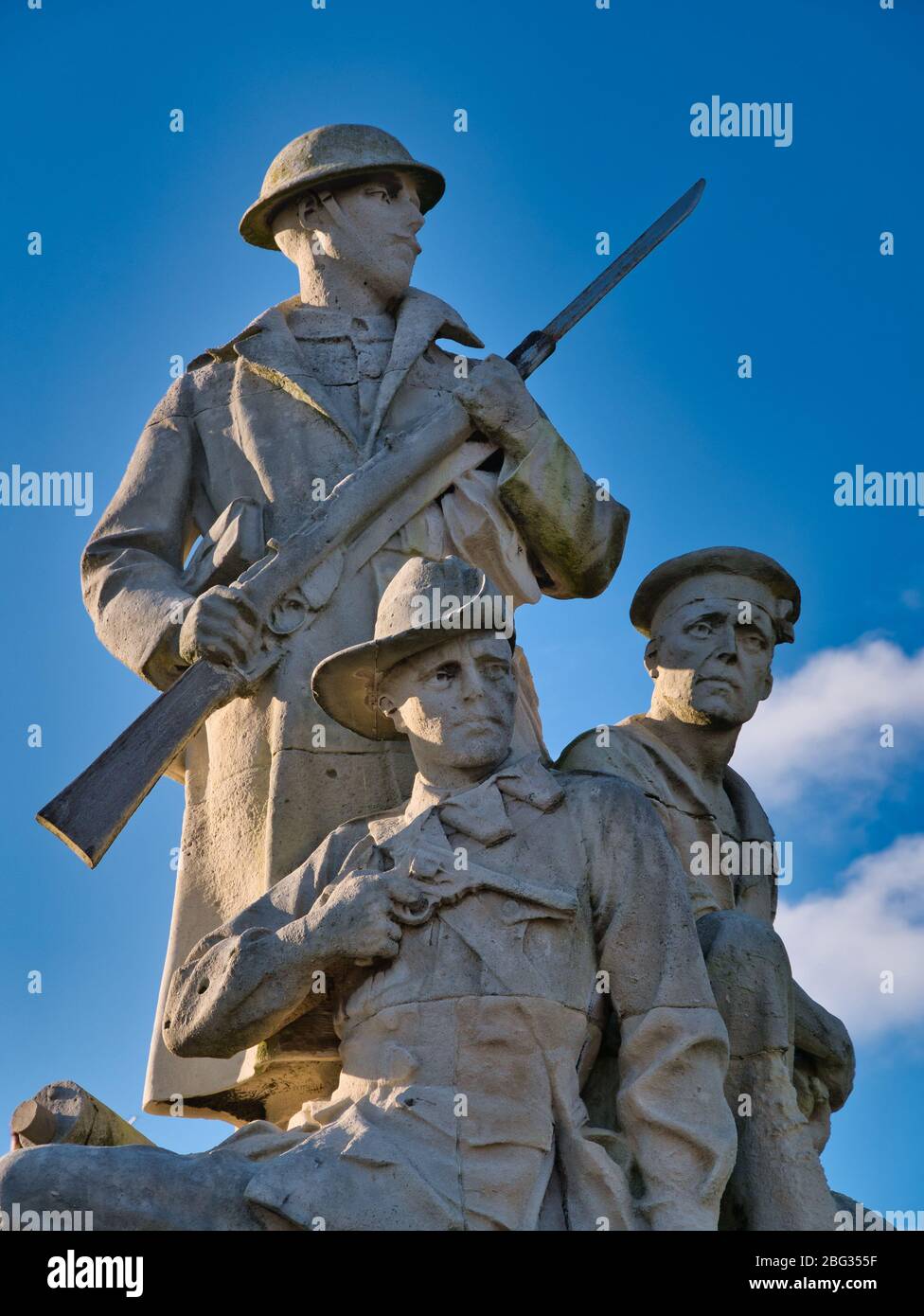 Un soldat britannique, un soldat colonial et un marin britannique sur le monument commémoratif de guerre de Brighton de 2e année par William Birnie RHind - à Portland Stone Banque D'Images