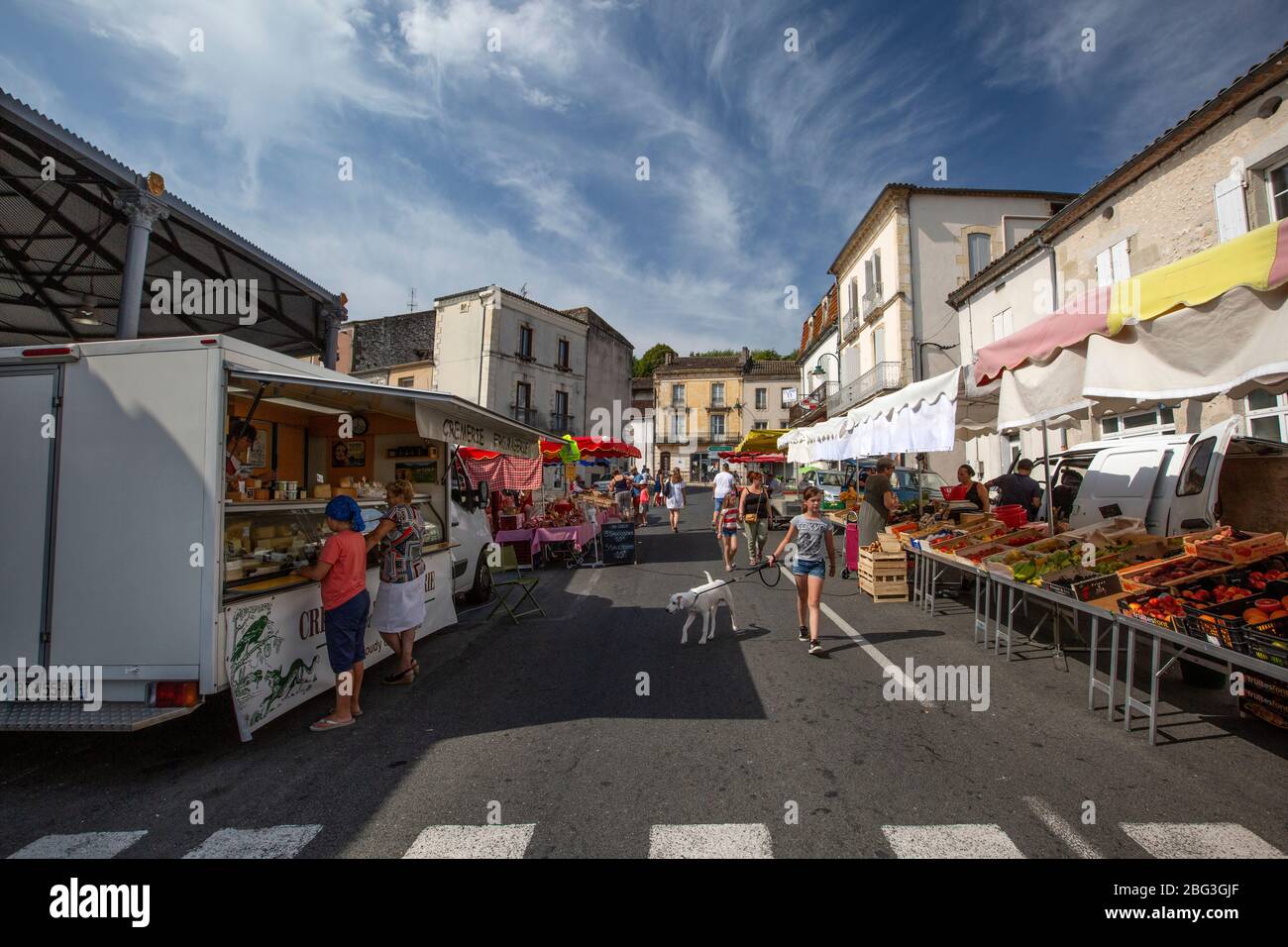 Marché de rue dans la ville de Cancon, situé dans le département de Lot-et-Garonne de la région française Aquitaine, France, Europe Banque D'Images