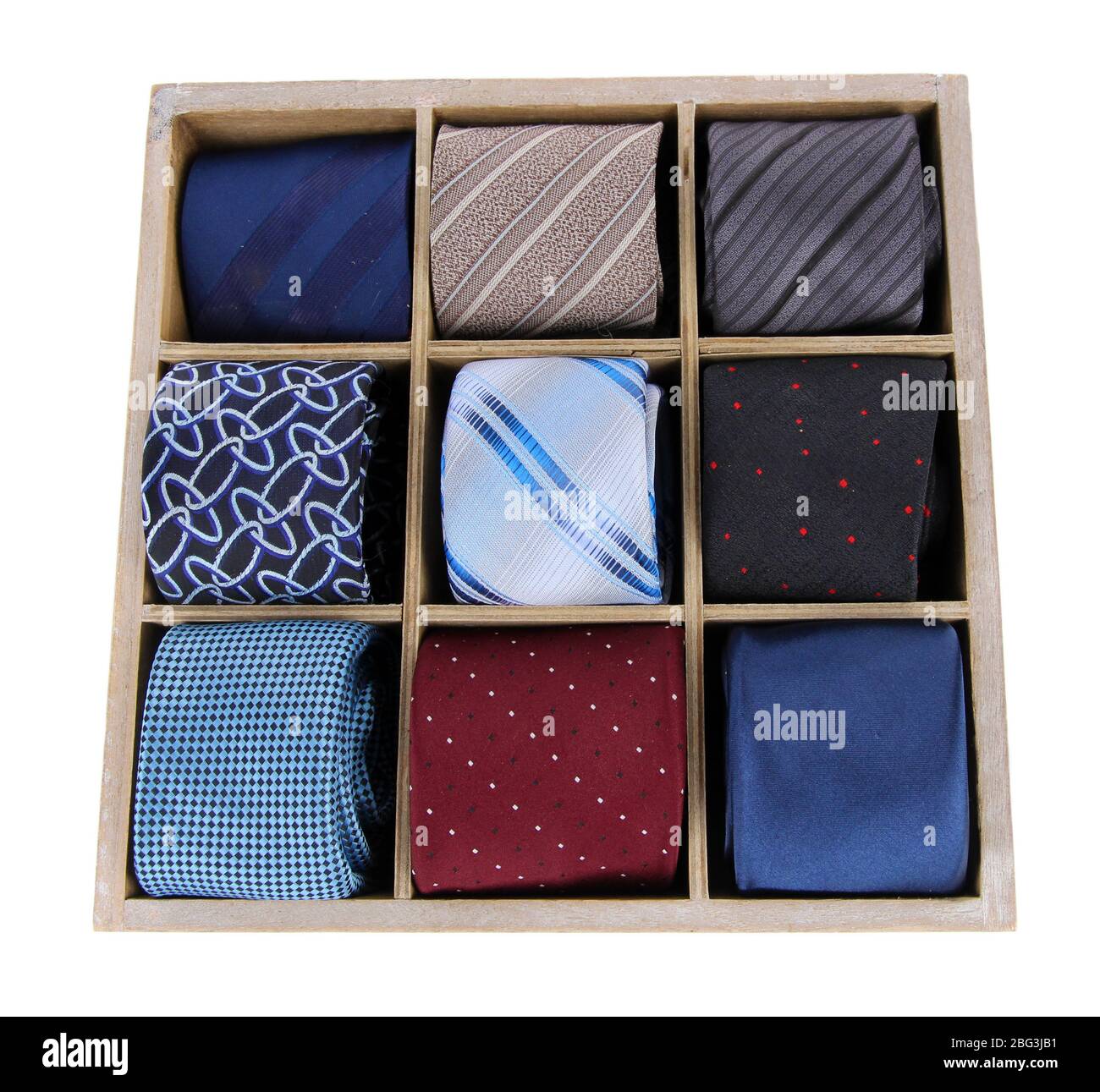 Cravates en boîte en bois isolée sur blanc Photo Stock - Alamy