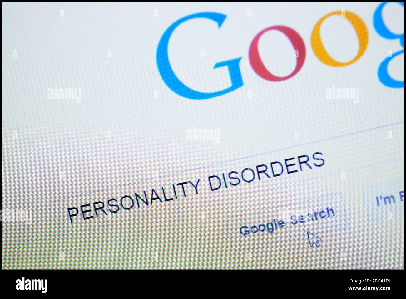 Les troubles de la personnalité ont été saisis dans la barre de recherche sur la page d'accueil de Google Banque D'Images