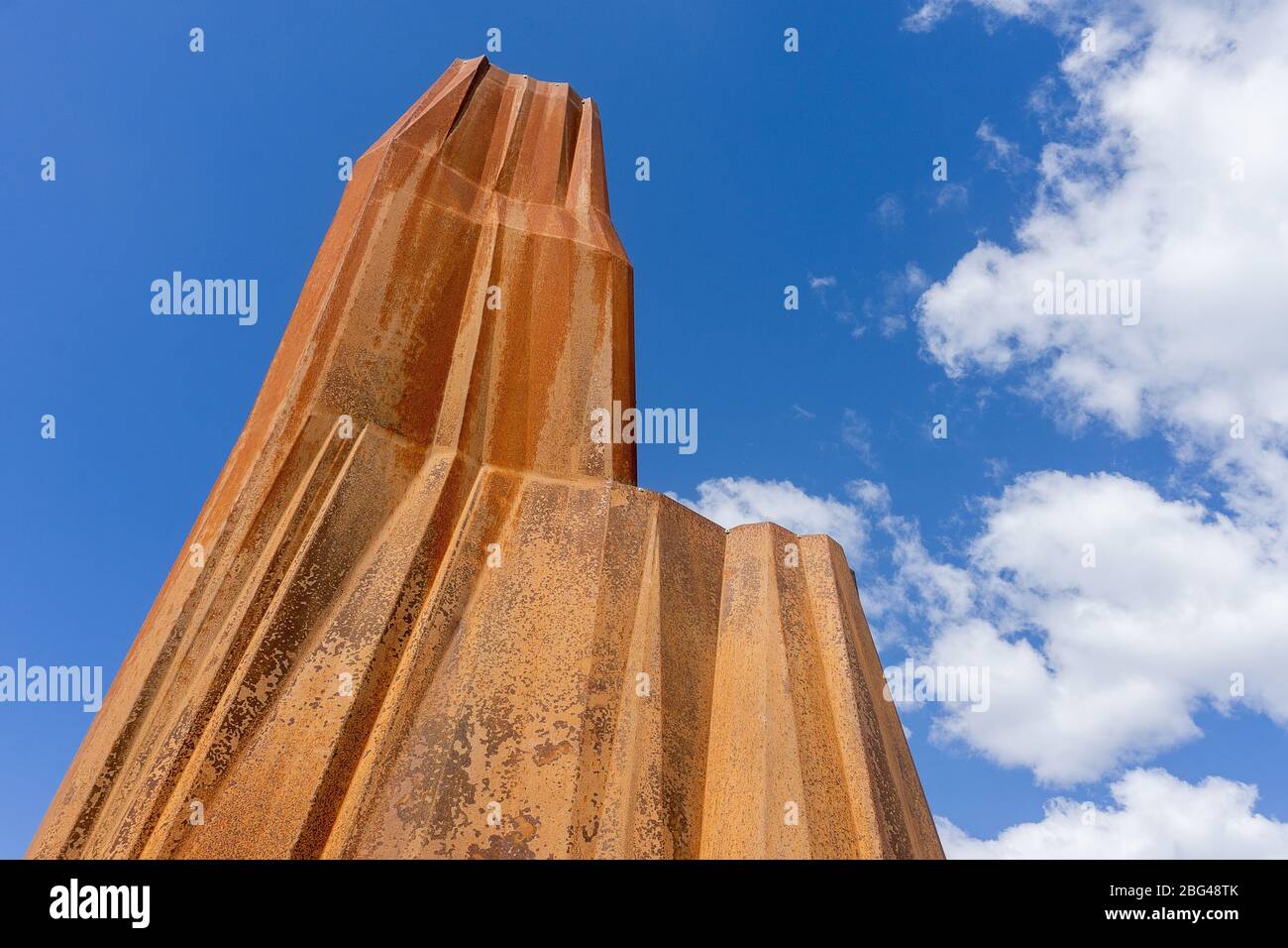 Sculpture métallique de massiccio Sassongher dans le Val Badia de Corvara. Dolomites italiens, Europe Banque D'Images