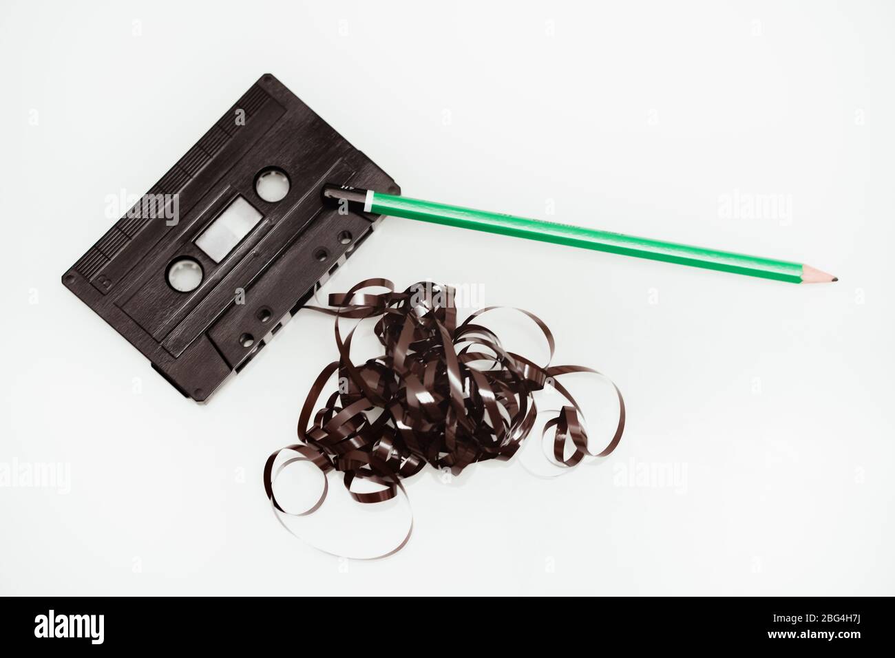 Cassette ancienne, crayon et note de cassette audio vintage. Se souvenir  des anciennes technologies Photo Stock - Alamy