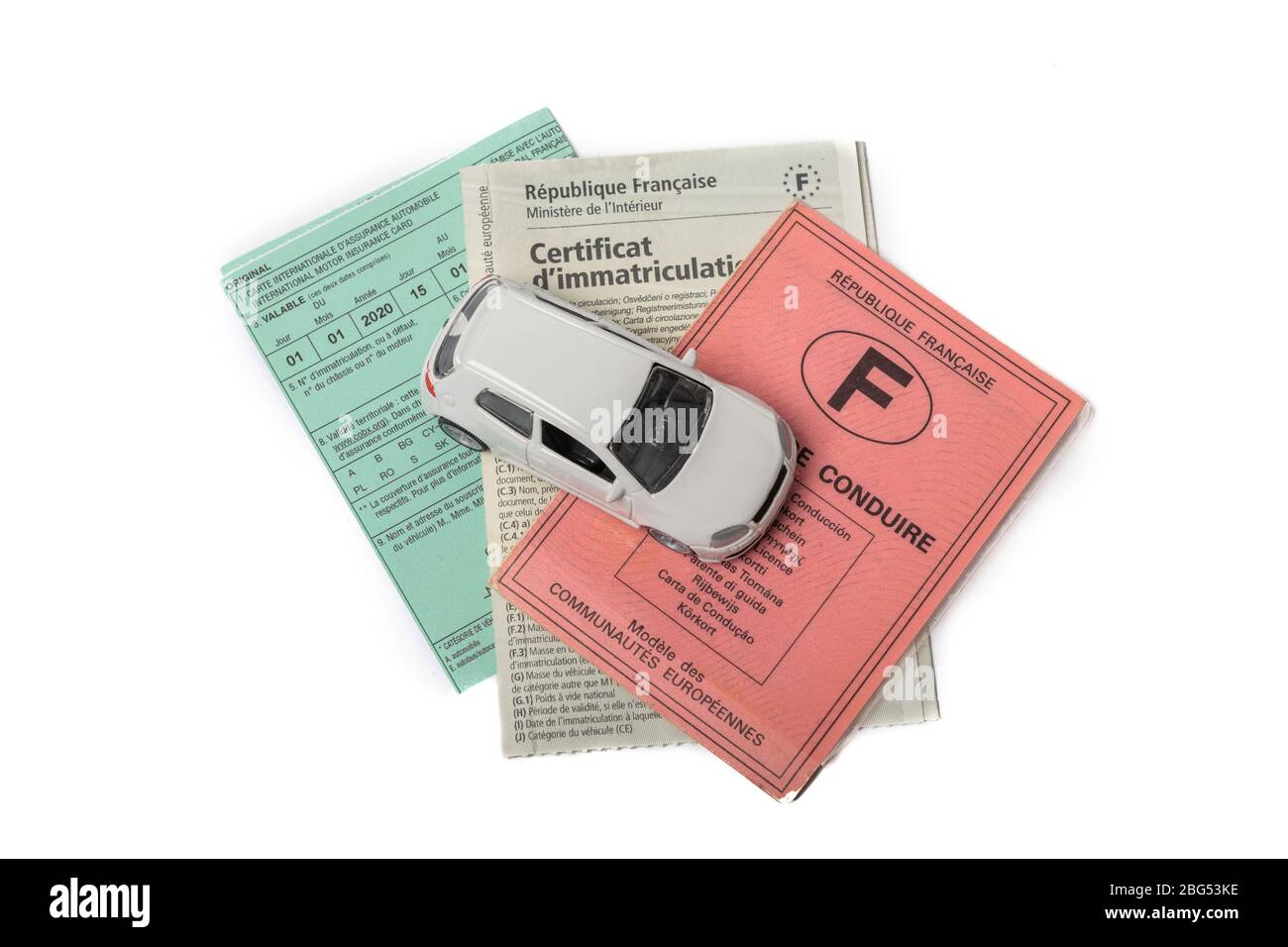 Paris, France - 20 avril 2020 : documents obligatoires pour la conduite de voiture en France. Banque D'Images