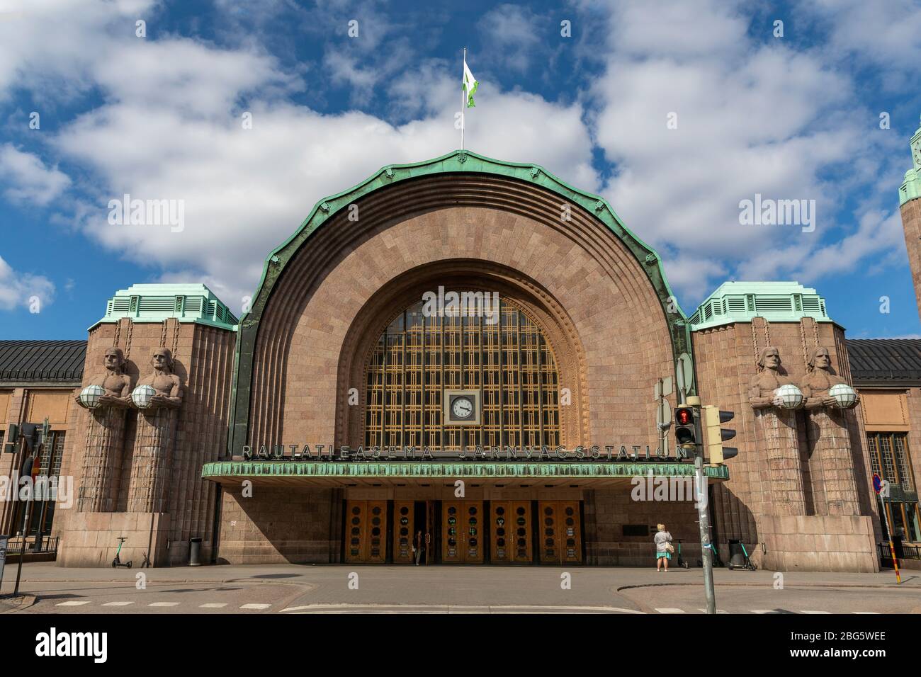 Helsinki, Finlande - 19 avril 2020: La fermeture des restaurants en raison de la pandémie de coronavirus a vidé les rues d'Helsinki. Banque D'Images