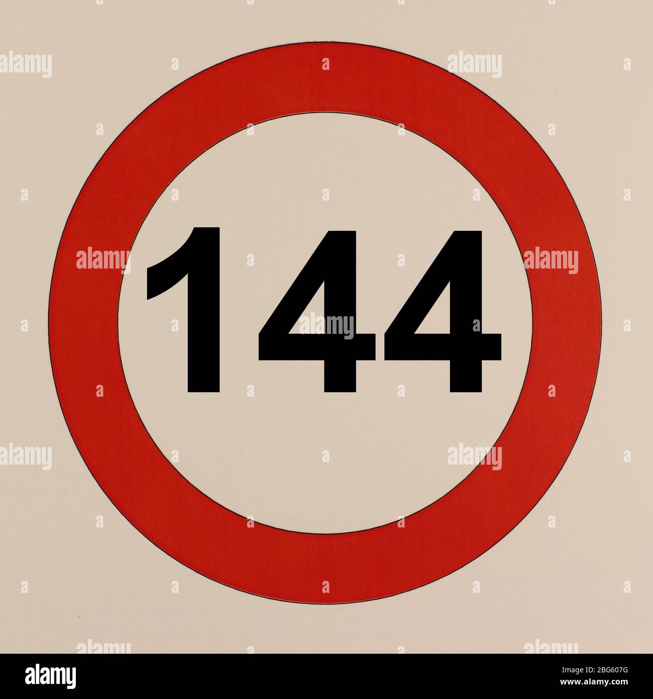 Illustration des Straßenverkehrszeichens 'maximum Geschwindigkeit 144 km pro Stunde' Banque D'Images