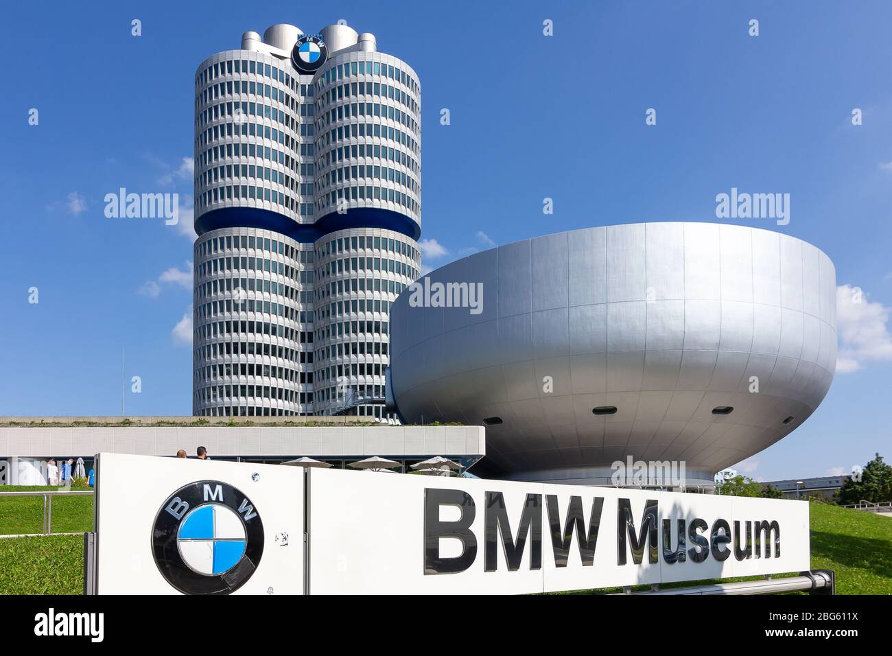 Vue panoramique sur le musée et le quartier général de BMW. Siège social à Munich, Allemagne, 2020 Banque D'Images