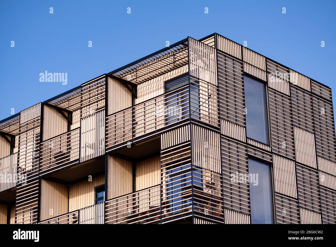 Bâtiment en bois. Architecture moderne avec fond bleu ciel. Copenhague, Danemark - 17 avril 2020. Banque D'Images