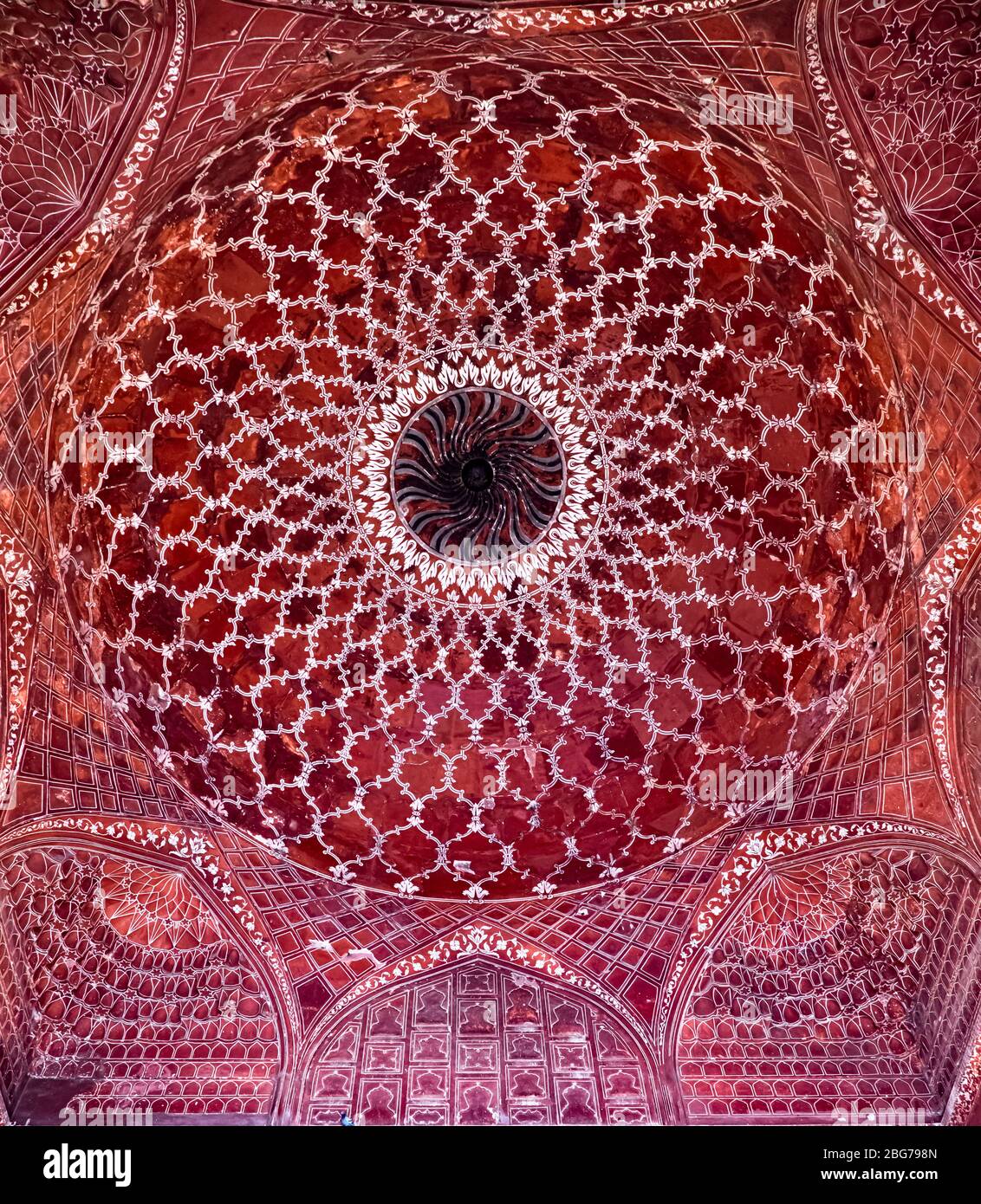 Détail plafond de la mosquée en face du Taj Mahal, Agra, Inde Banque D'Images