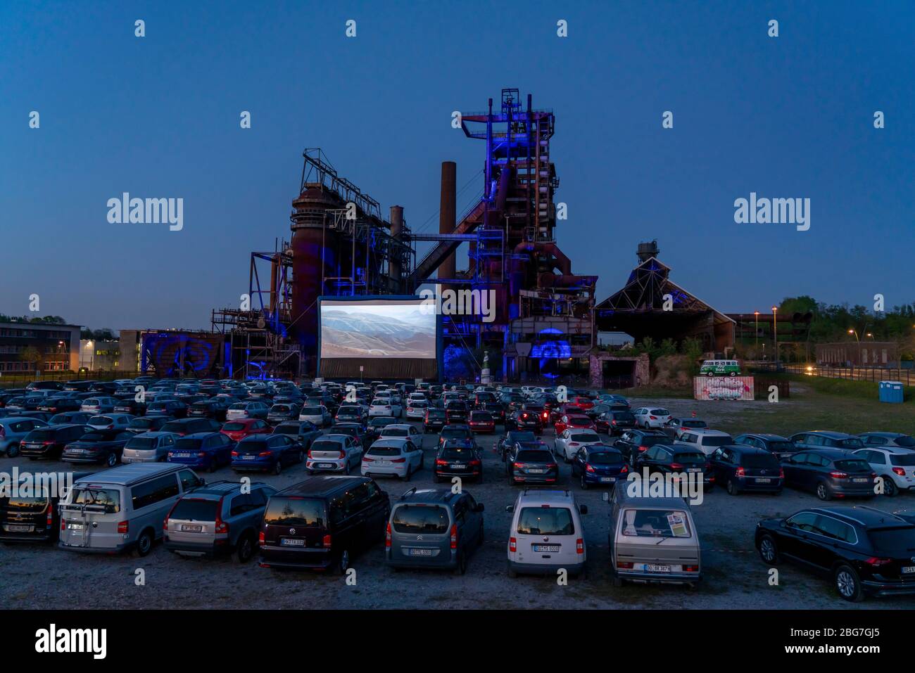 Cinéma en voiture Dortmund, dans le contexte de l'ancienne usine de production de haut fourneaux Phoenix-West à Dortmund-Hörde, projection de films temporaire, événement en co Banque D'Images