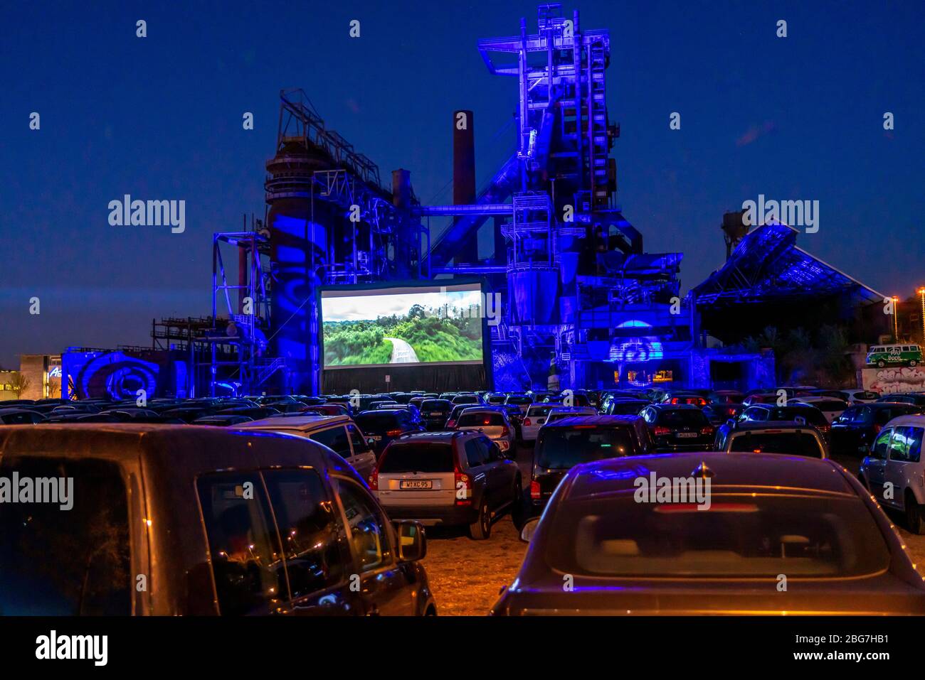 Cinéma en voiture Dortmund, dans le contexte de l'ancienne usine de production de haut fourneaux Phoenix-West à Dortmund-Hörde, projection de films temporaire, événement en co Banque D'Images