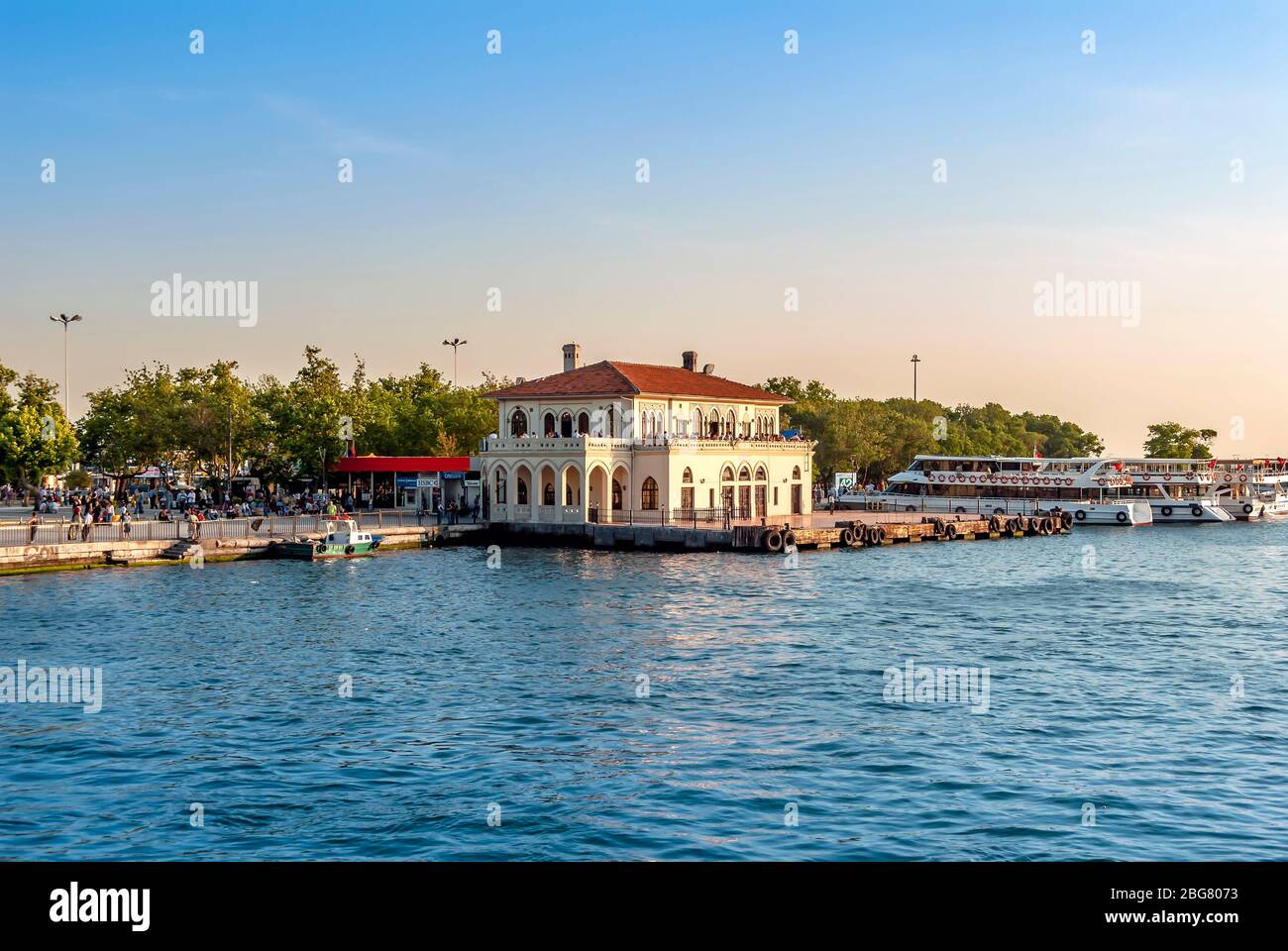 Kadikoy, Istanbul, Turquie, 22 juin 2006 : embarcadère des ferries de Kadikoy City Lines Banque D'Images