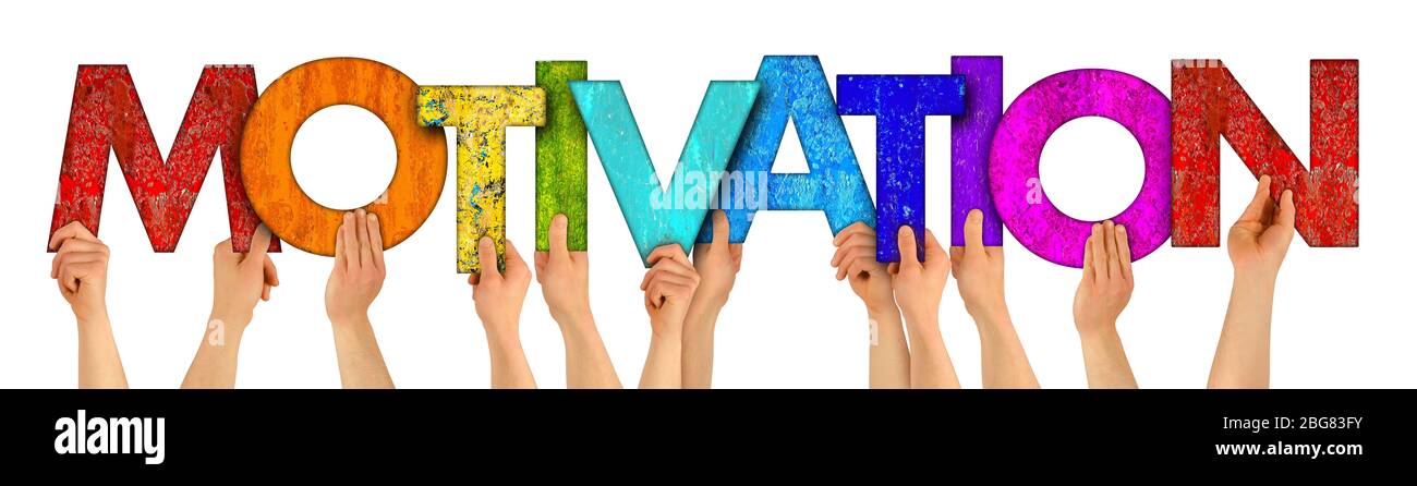Volontaires des gens tenant la lettre en bois coloré arc-en-ciel avec la motivation de mot isolé sur fond blanc. Solution de problème sport fitness succès Banque D'Images