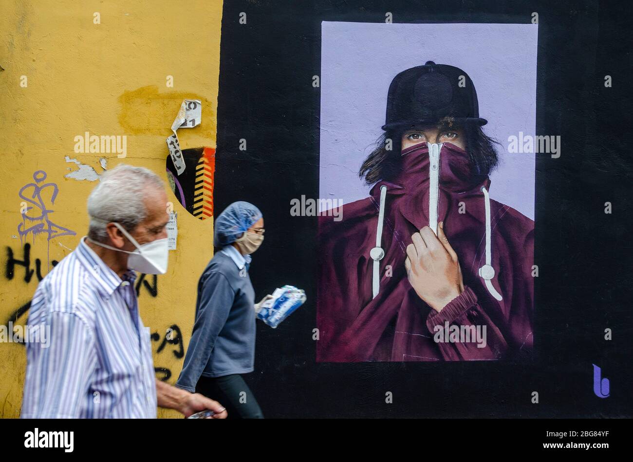 Un graffiti d'un jeune homme à Caracas avec une bouche et un nez bloqués devient courant en raison de l'obligation dans de nombreux pays d'utiliser un capuchon de bouche comme un Banque D'Images