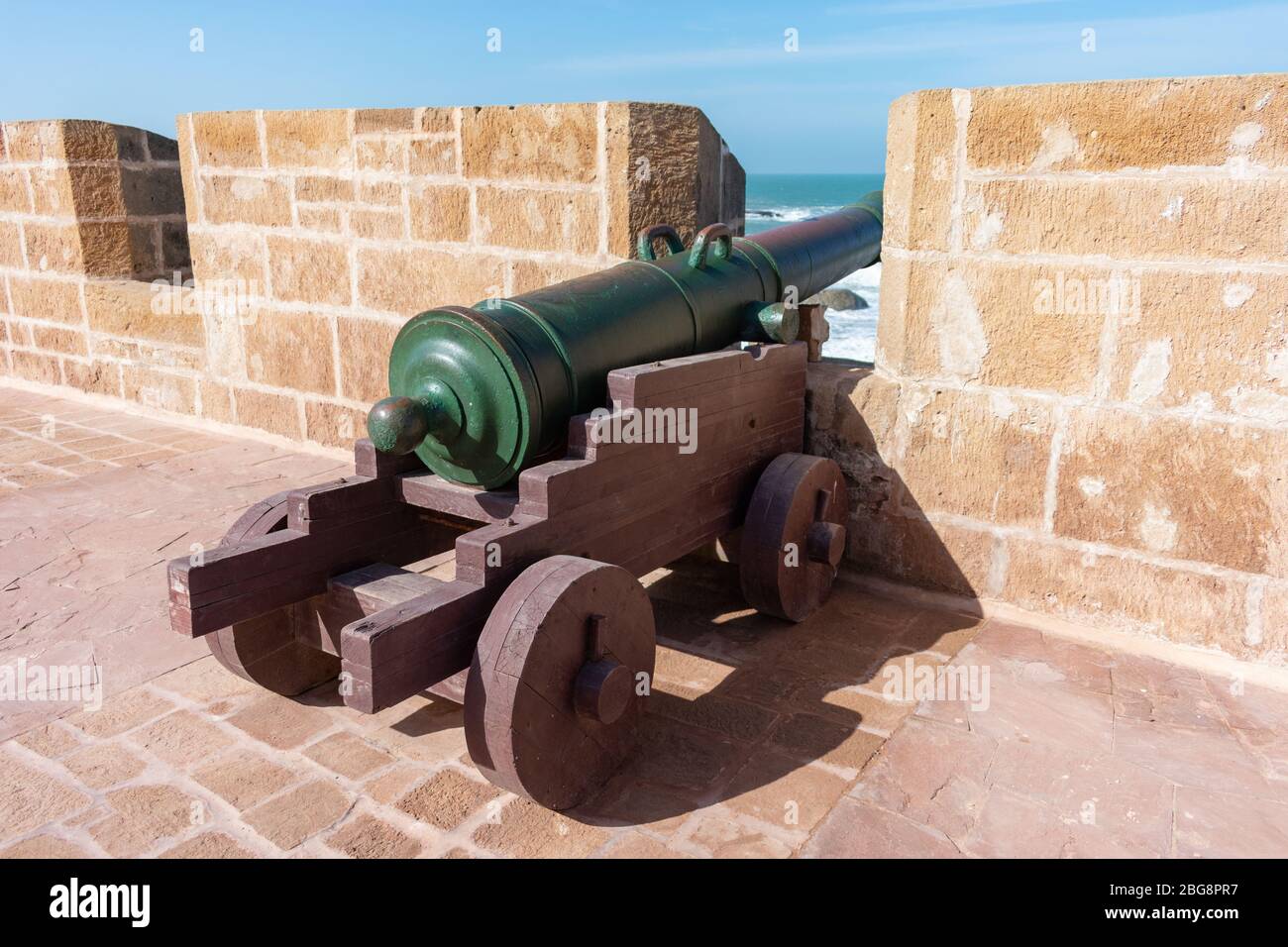 Un Old Cannon sur les remparts fortifiés d'Essaouira Maroc Banque D'Images