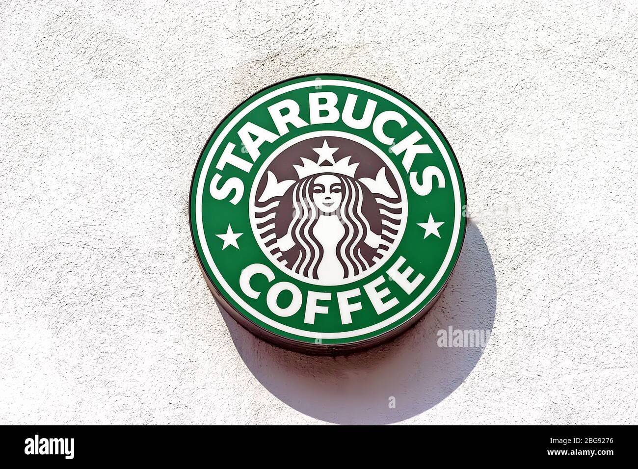 Panneau Starbucks sur le mur Banque D'Images