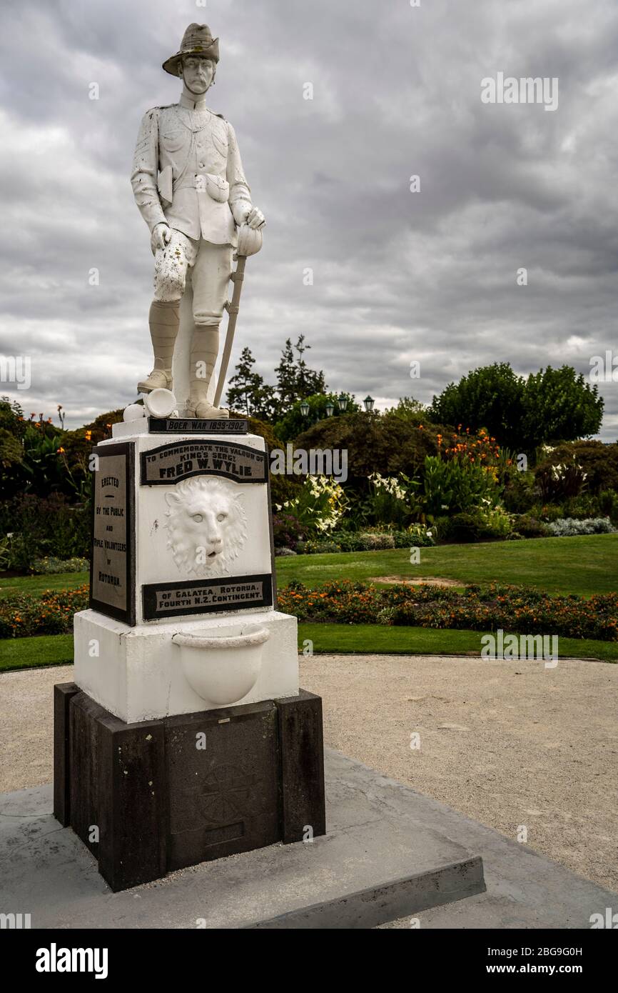 Statue du mémorial Fred W Wylie, Jardins gouvernementaux, Rotorua Nouvelle-Zélande. Banque D'Images