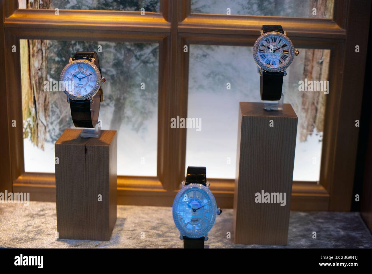 Genève, Suisse, mars 2020 Franck Muller montre, vitrelle boutique avec montres mécaniques à la mode, maître des complications Banque D'Images Genève, Suisse, mars 2020 Franck Muller montre, vitrelle boutique avec montres mécaniques à la mode, maître des complications Banque D'Images