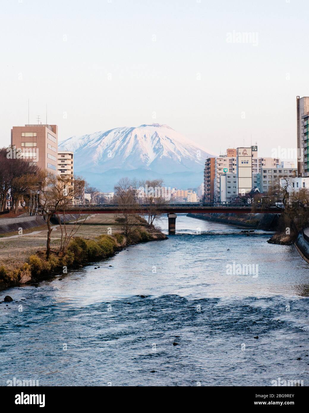 Rivière MT Iwate et Kitakami à Morioka, Iwate, Japon Banque D'Images