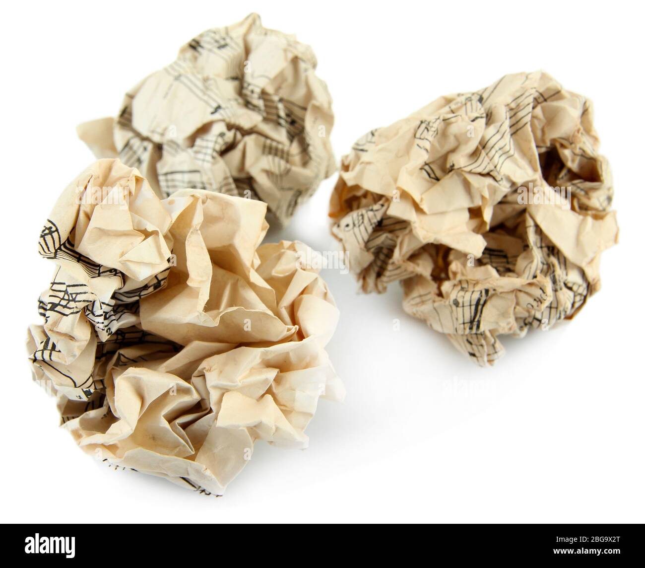 Boules de papier froissés isolées sur blanc Banque D'Images