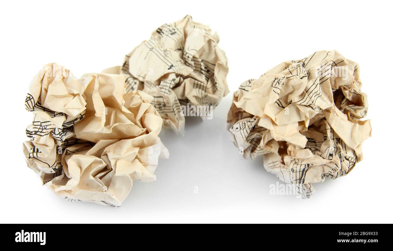 Boules de papier froissés isolées sur blanc Banque D'Images