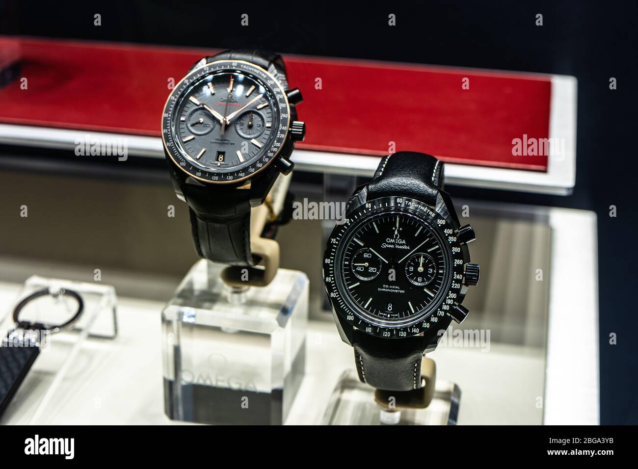 Genève, Suisse, mars 2020 montre Omega, vitrelle avec montres mécaniques à la mode à vendre, Omega est le fabricant de montres suisses de luxe Banque D'Images Genève, Suisse, mars 2020 montre Omega, vitrelle avec montres mécaniques à la mode à vendre, Omega est le fabricant de montres suisses de luxe Banque D'Images
