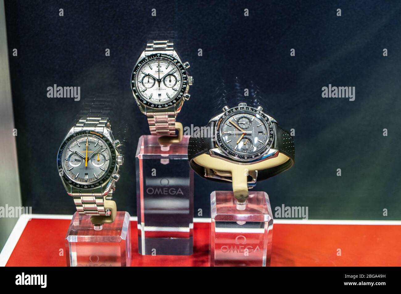 Genève, Suisse, mars 2020 montre Omega, vitrelle avec montres mécaniques à la mode à vendre, Omega est le fabricant de montres suisses de luxe Banque D'Images Genève, Suisse, mars 2020 montre Omega, vitrelle avec montres mécaniques à la mode à vendre, Omega est le fabricant de montres suisses de luxe Banque D'Images