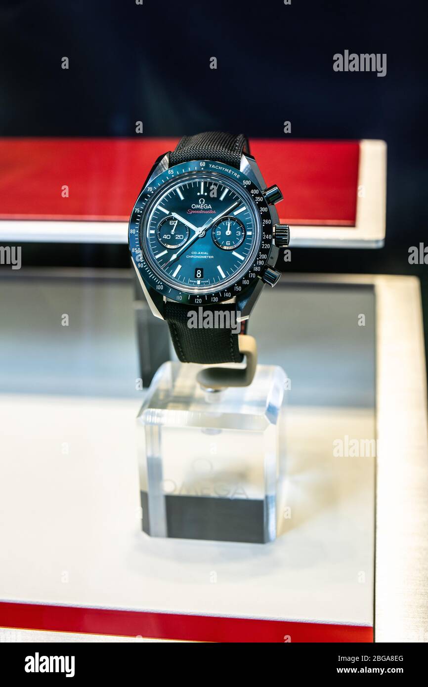 Genève, Suisse, mars 2020 montre Omega, vitrelle avec montres mécaniques à la mode à vendre, Omega est le fabricant de montres suisses de luxe Banque D'Images Genève, Suisse, mars 2020 montre Omega, vitrelle avec montres mécaniques à la mode à vendre, Omega est le fabricant de montres suisses de luxe Banque D'Images