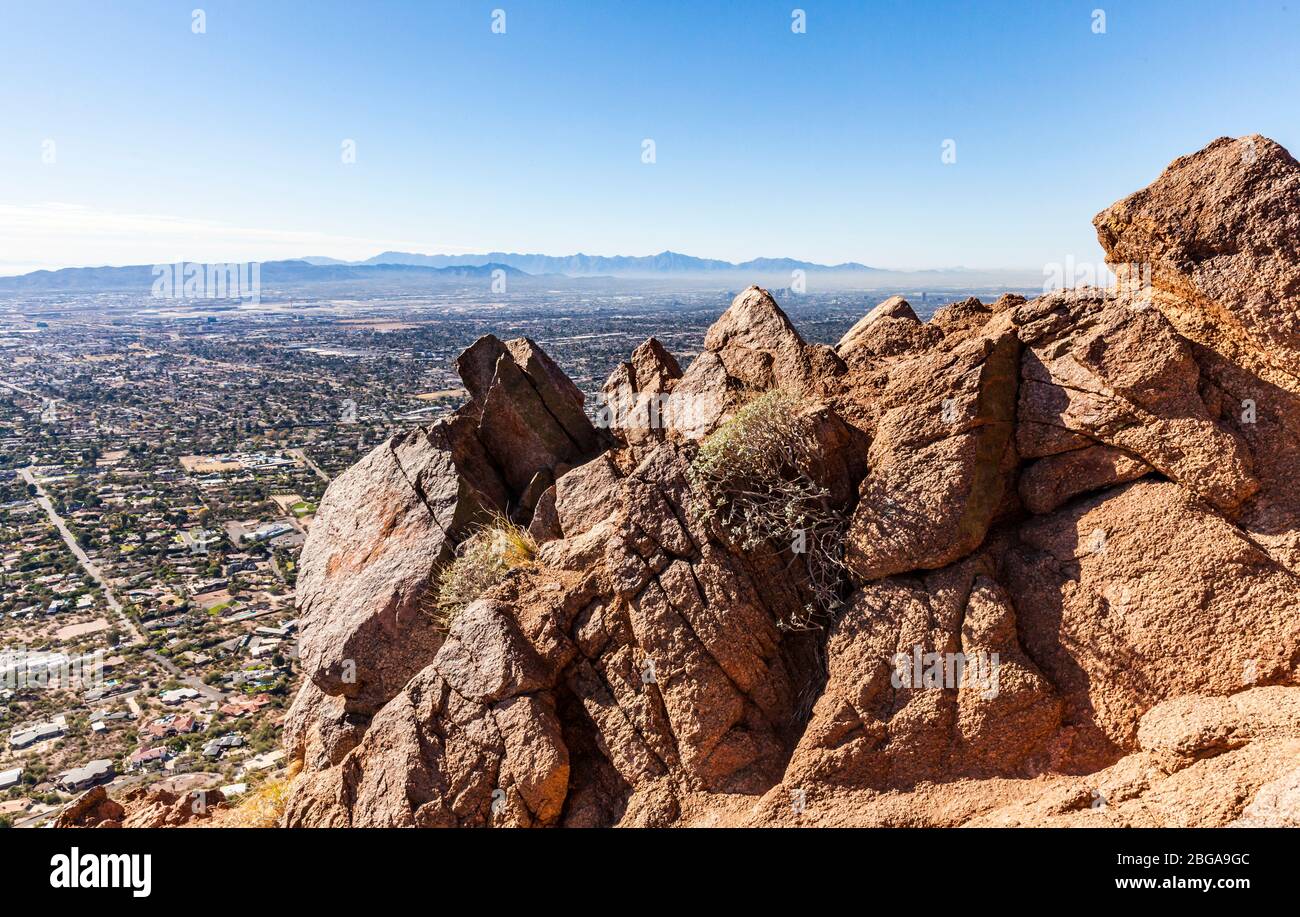 Rochers sur la montagne Camelback au-dessus de la vallée du soleil, Phoenix, Arizona, États-Unis. Banque D'Images